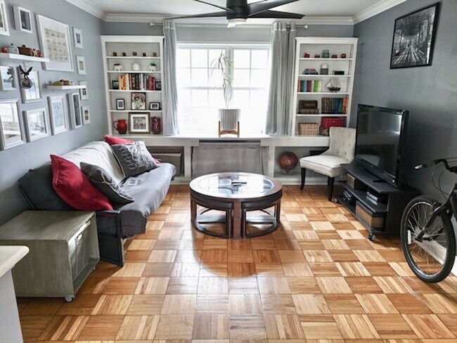 Building Photo - FIRST MONTH FREE RENT!