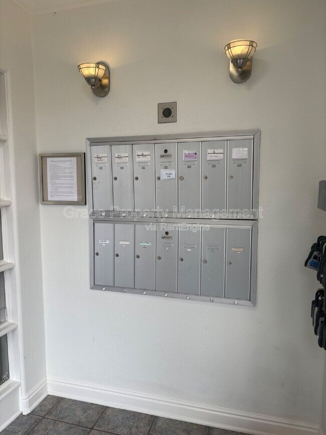 Building Photo - 505 Logan St