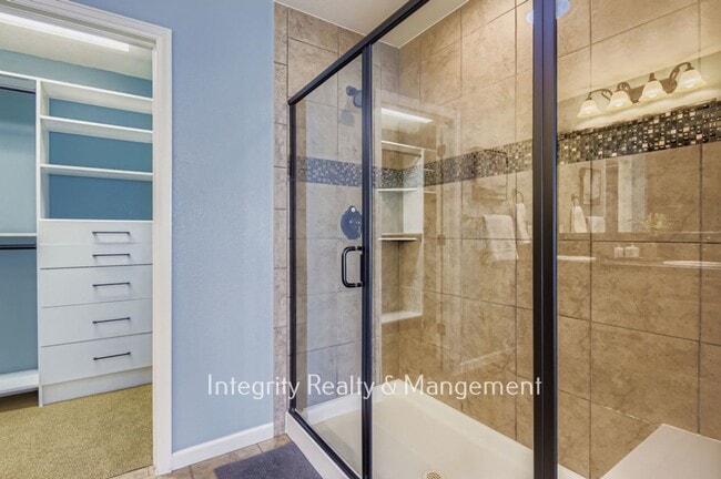 Building Photo - 3839 Donnington Cir