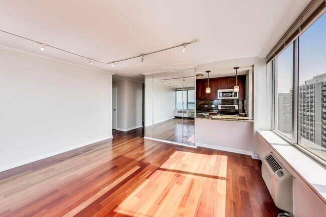 Building Photo - 70 W Burton Pl