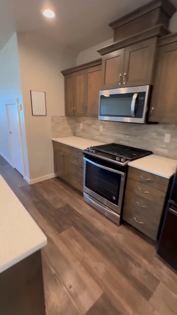 Building Photo - Modern Townhome Near Eagle Greenbelt..3-be...