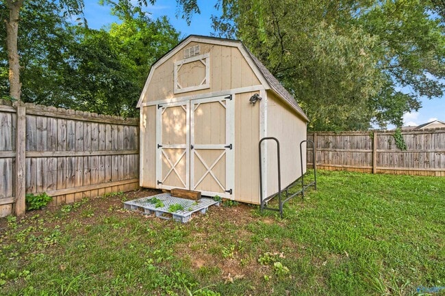 Building Photo - 2524 Clovis Rd SW