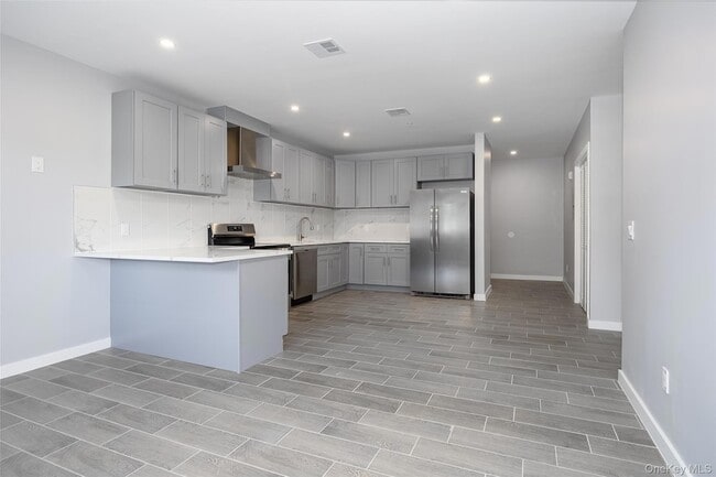 Building Photo - 126 Innis Ave