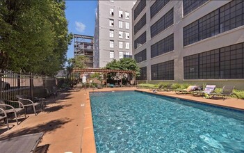 Building Photo - 4100 Forest Park Ave