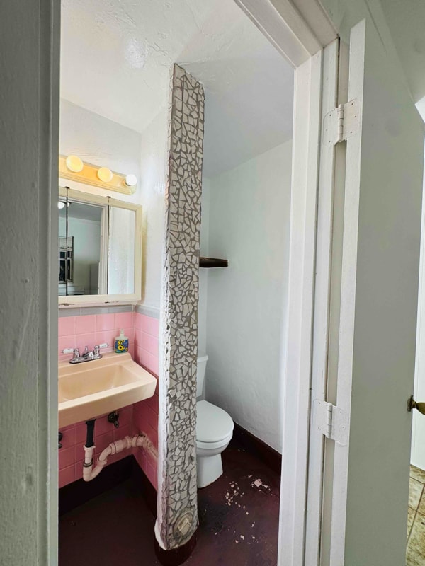 Building Photo - 1810 SW 24th Ter