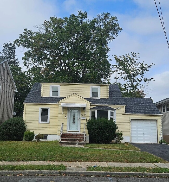 Building Photo - 600 Fernwood Terrace