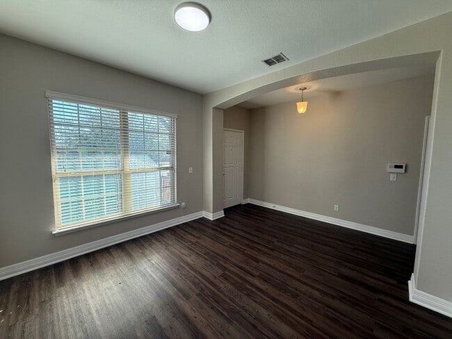 Building Photo - New Braunfels Gem!