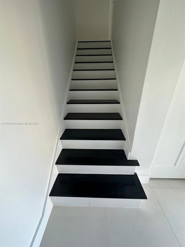 Building Photo - 10040 NW 9th St Cir