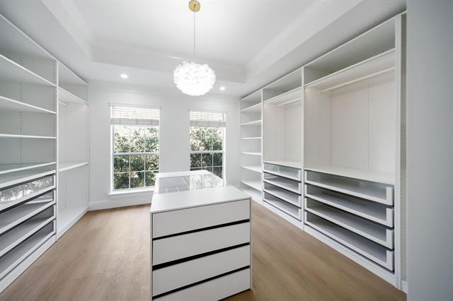 Building Photo - 7505 Larchmont Dr
