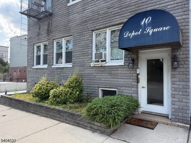 Building Photo - 10 Depot Square