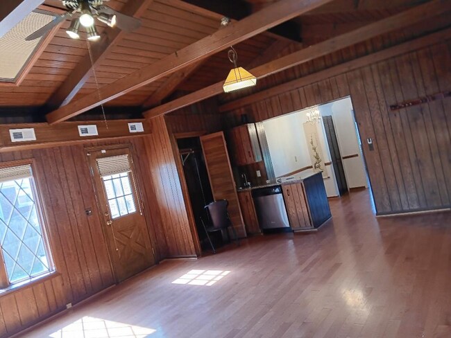 Building Photo - 9225 Mason Ave