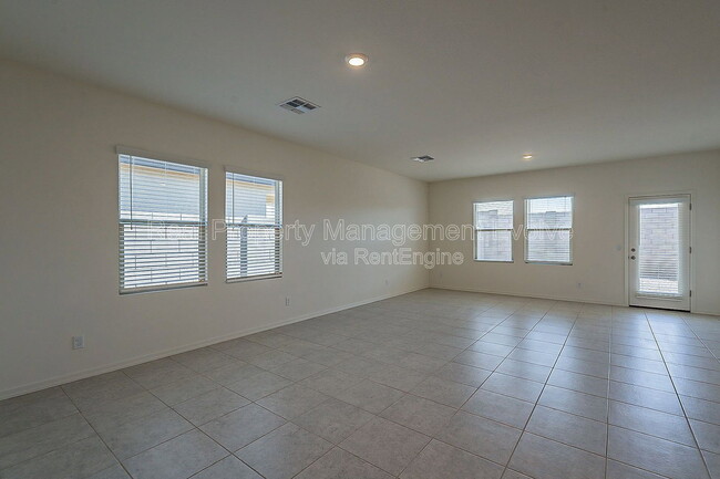 Building Photo - 6450 W Magdalena Ln