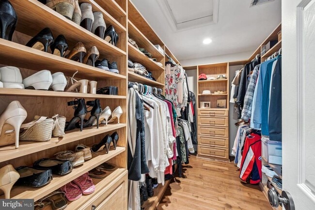 Building Photo - 6603 Forsythia St