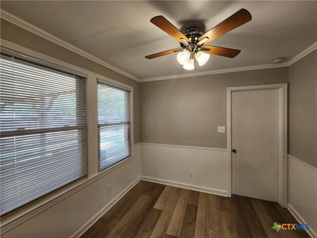 Building Photo - 564 Laurel Ln