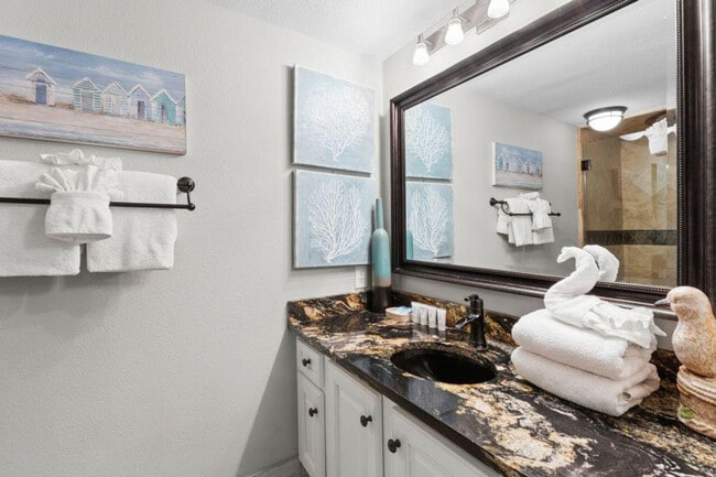 Building Photo - 511 E Beach Blvd