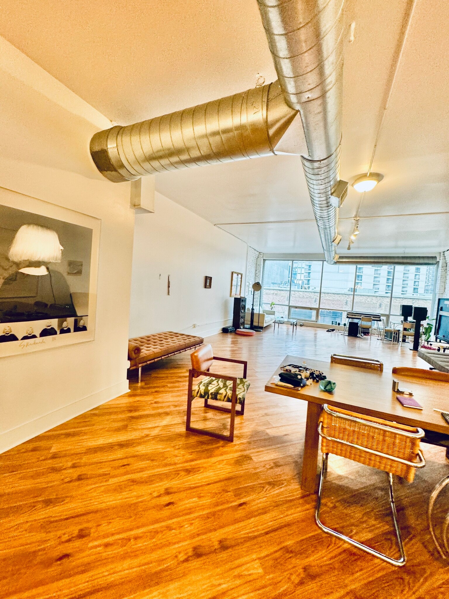 Building Photo - 738 N Clark St