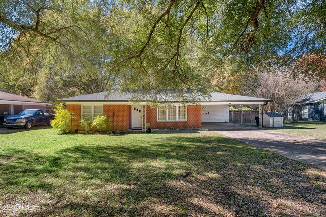 Building Photo - 8920 Acacia Ln