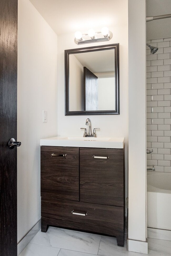 Building Photo - Loft Style One Bed