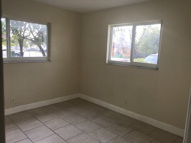 Building Photo - 2871 NW 12th Ct