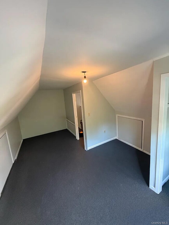 Building Photo - 111 Piccadilly Downs