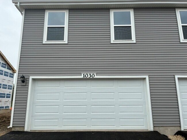 Building Photo - Brand New 3 Bedroom - 2.5 Bath Condo in Union Grove