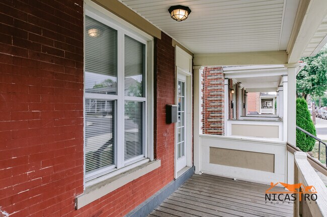 Building Photo - 138 E 11th Ave