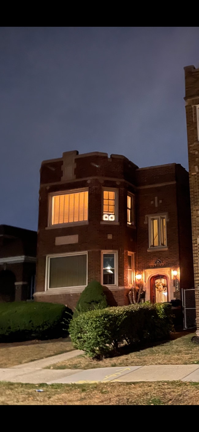 Building Photo - 1744 E 84th Pl