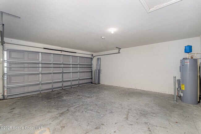 Building Photo - 2359 Fallkirk Ave