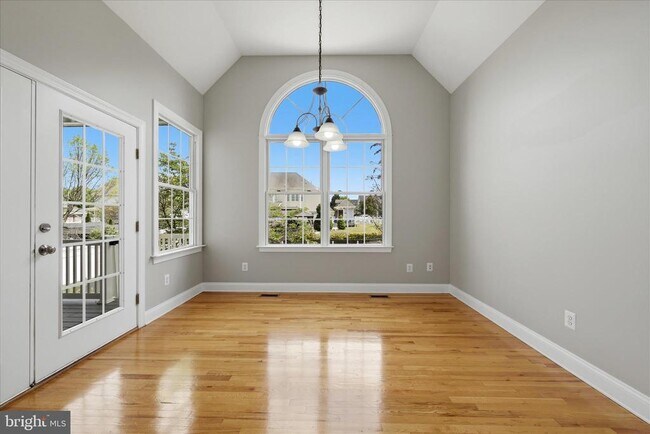 Building Photo - 102 Bramble Ct