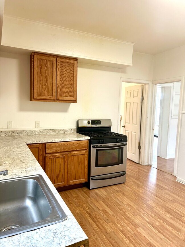 Building Photo - 155 Glenwood Ave