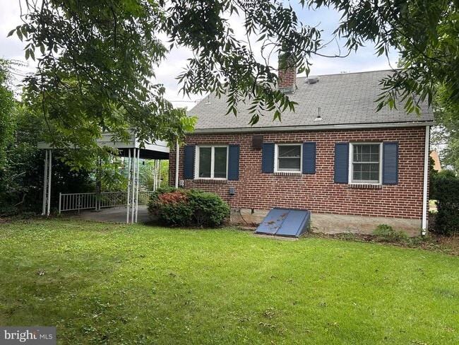 Building Photo - 955 Terrace Ln