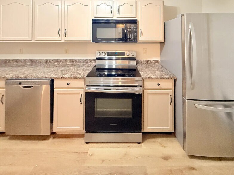 Building Photo - 12754 Crescent Dr