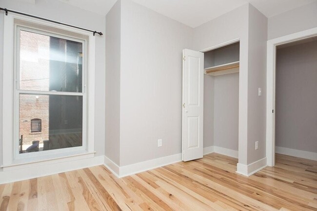 Building Photo - Bright Two Bedroom on U Street!