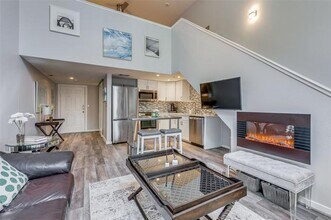 Building Photo - 5111 Manett St