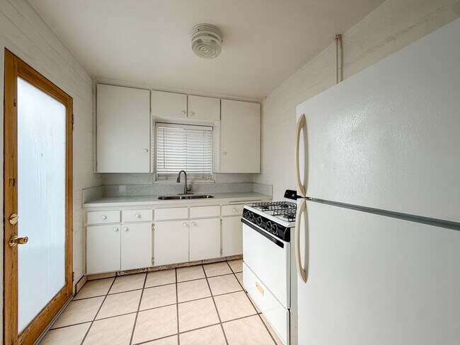 Building Photo - 73544 Cedar Dr