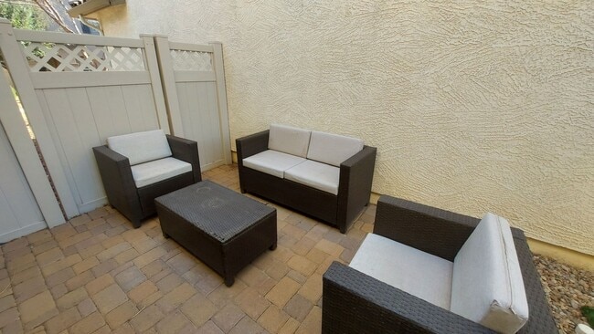 Building Photo - GORGEOUS GILBERT HOME!