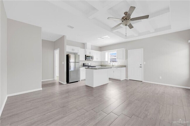Building Photo - 16 S Dahlia St