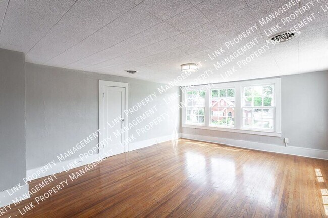 Building Photo - Charming Fully Renovated 4-Bedroom Home in...
