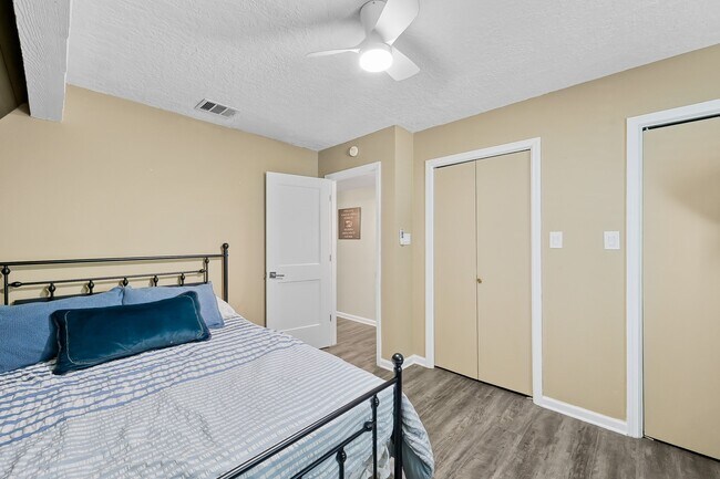 Building Photo - 446 Fantasy Ln