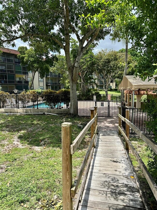 Building Photo - 6201 N Falls Cir Dr