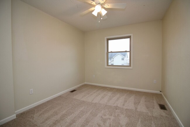 Building Photo - Sylvania 3 Bed/2.5 Bath Townhouse/Condo wi...