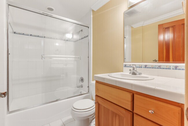 Building Photo - 209 Crest Dr