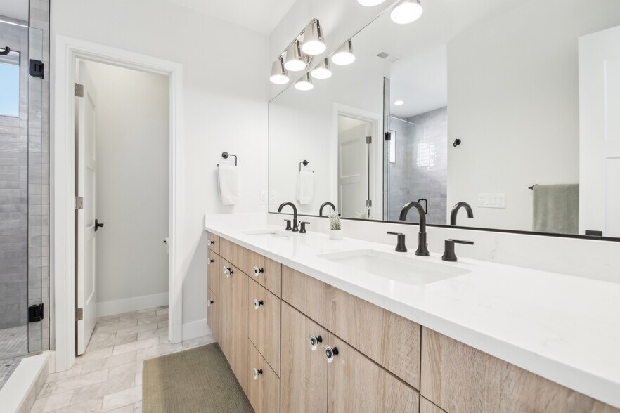 Building Photo - 25 S Washington St