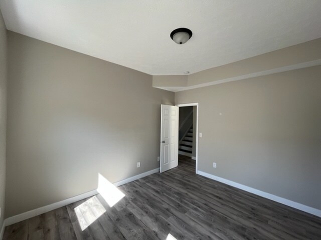 Building Photo - 3553 N Kenwood Ave