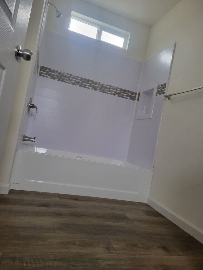 Building Photo - Available soon! 2 bed/2 bath Close to Downtown Lodi