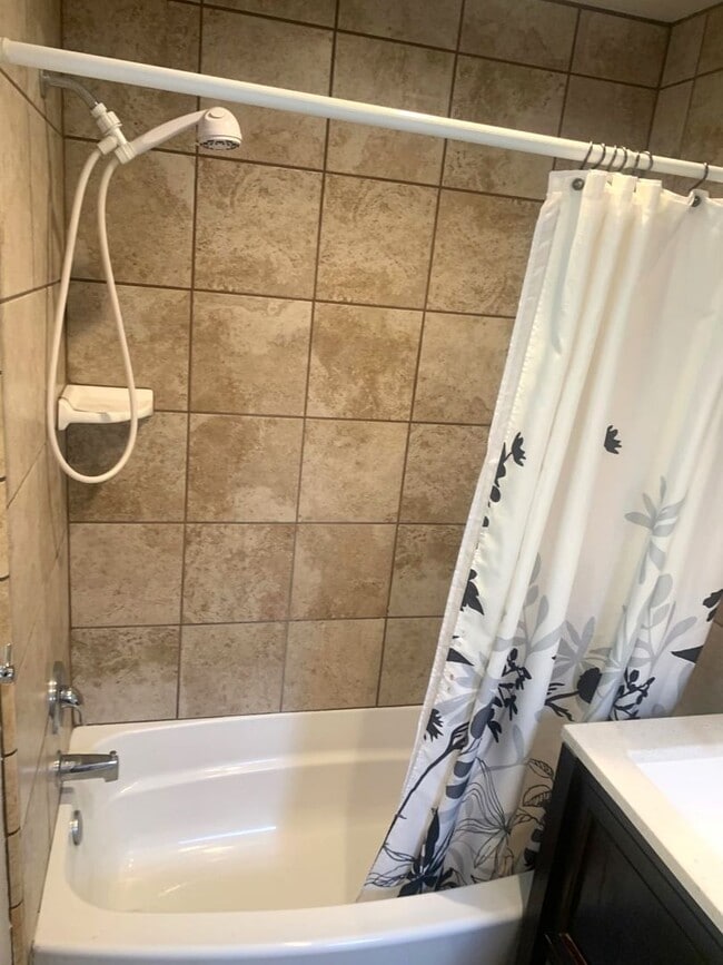Building Photo - Adorable Studio in established neighborhood