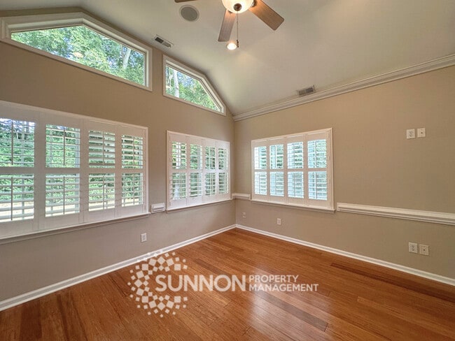 Building Photo - Charming 3-Bedroom Ranch with Sunroom & Wo...