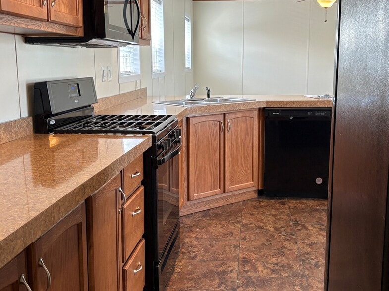 Building Photo - 2061 Windover Dr