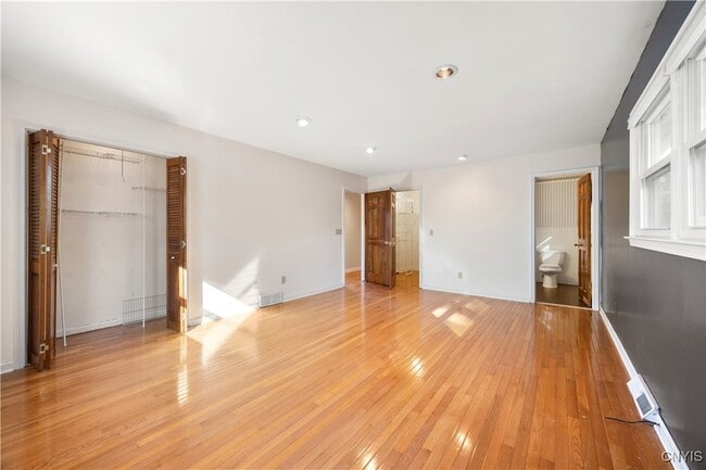 Building Photo - 8178 Old Sunridge Dr