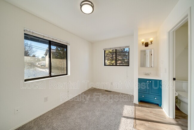 Building Photo - 55 S Pinegrove Rd
